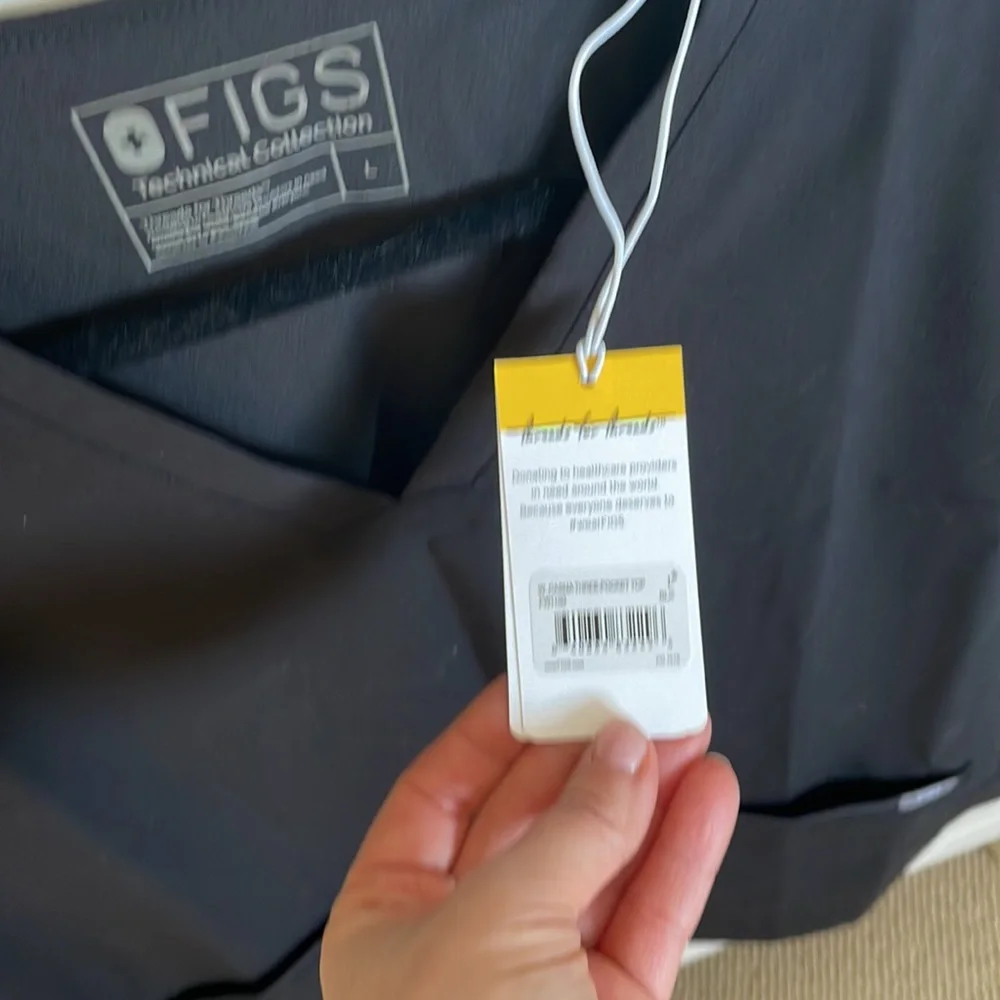 Figs scrub top - Picture 2 of 2
